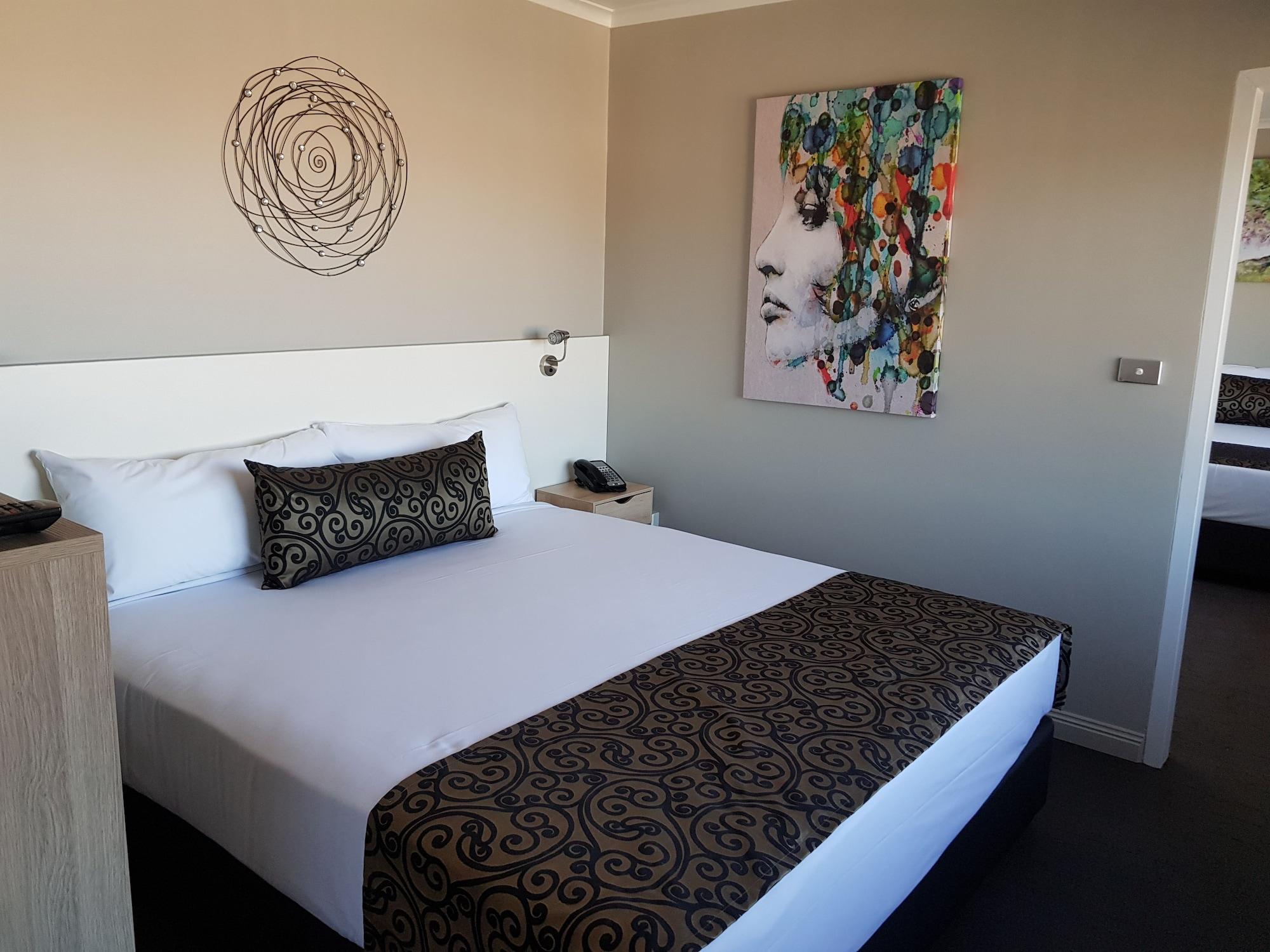 Townhouse Hotel 3*