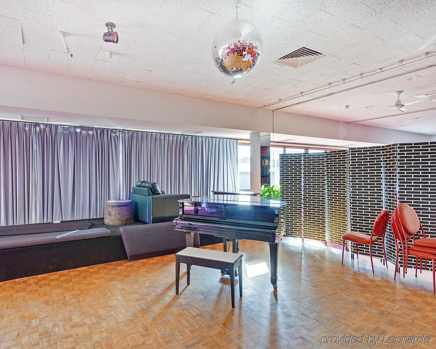 Townhouse Hotel 3*